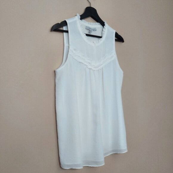 Naked Zebra White sleeveless blouse with ruffle detail at the neckline medium - Picture 2 of 7